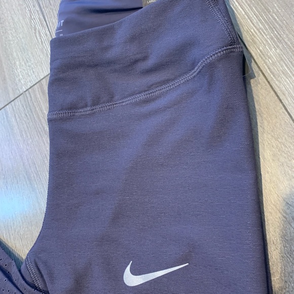 🆕-Nike Epic Lux Tight Fit (XS) - Picture 6 of 8